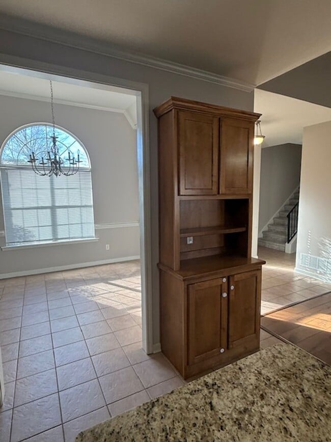 Building Photo - 3 bed 2 bath home with a large bonus room and an additional room that would be perfect for an off...