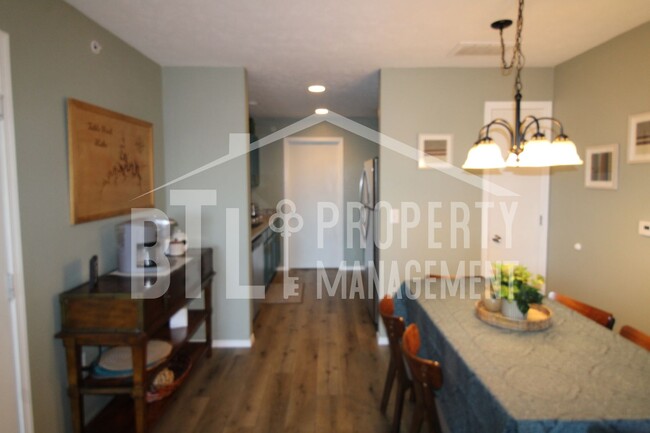 Building Photo - Beautiful Furnished 3 Bedroom Condo!