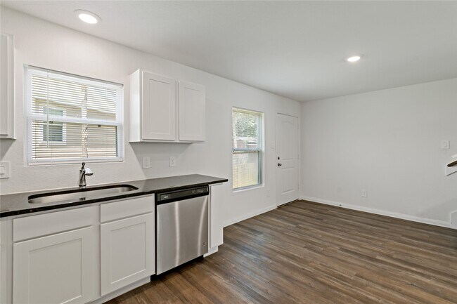 Building Photo - 264 Pin Oak
