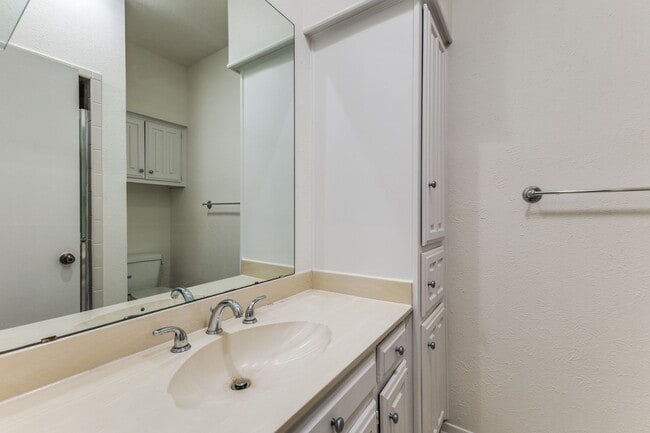 Building Photo - 3909 Rawlins St