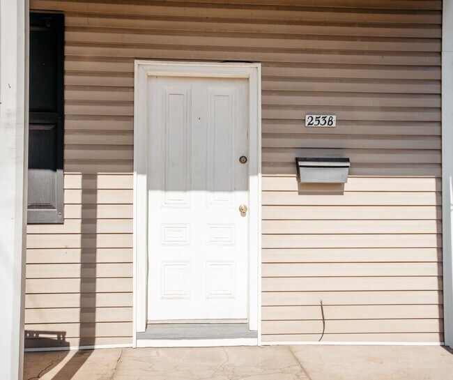 Building Photo - 253 E Main St