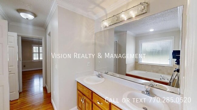 Building Photo - 28 Summerwind Dr