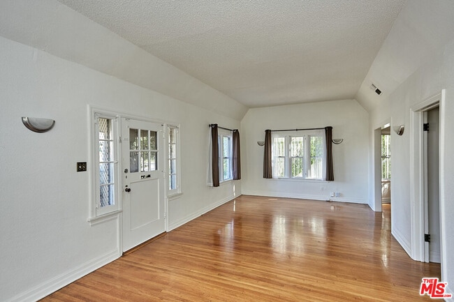 Building Photo - 1253 Keniston Ave