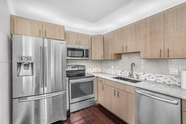 Building Photo - 9450 Live Oak Pl