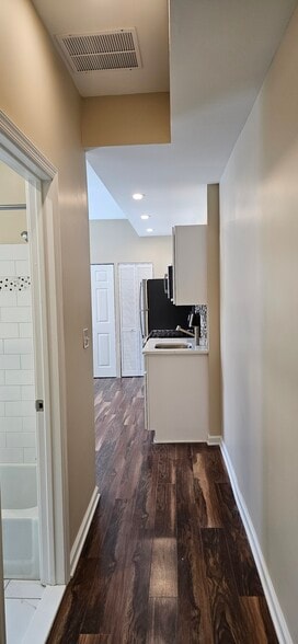 Building Photo - 2016 1st St NW