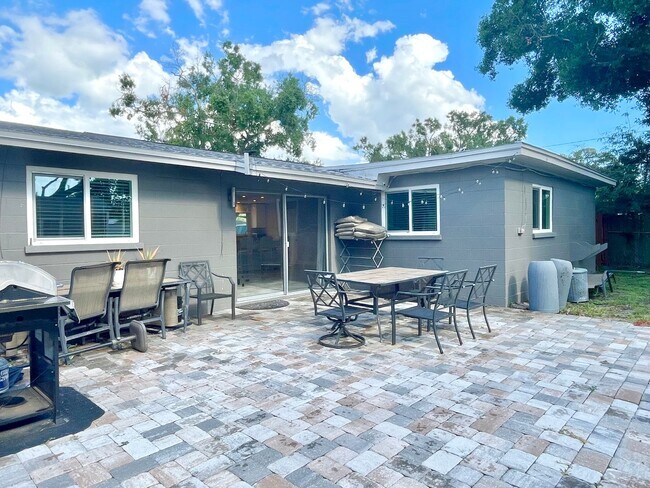 Building Photo - Newly Remodeled 3 Bedroom 2 Bathroom House...