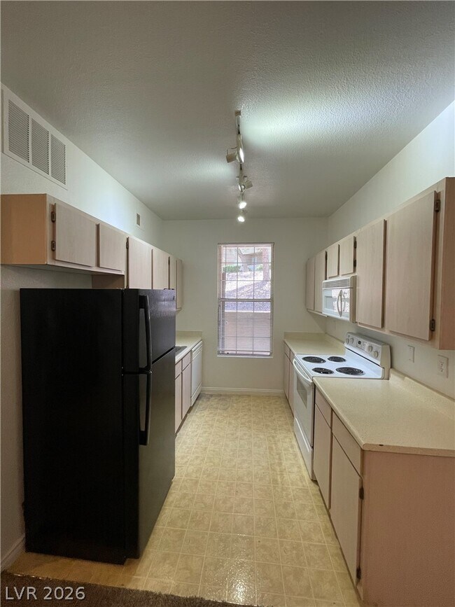 Building Photo - 231 W Horizon Ridge Pkwy