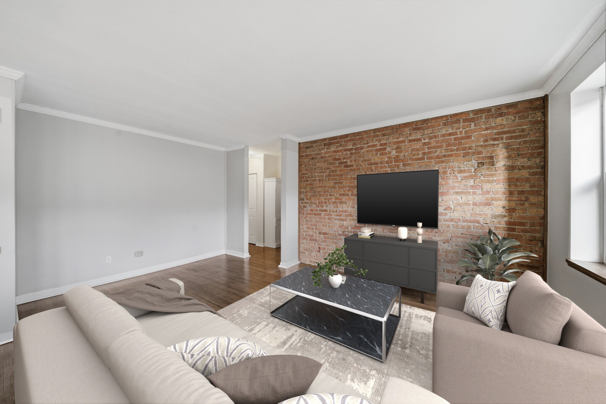 Building Photo - 724 W Buena Ave