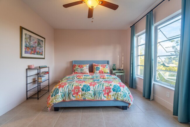 Building Photo - 3200 N Palm Aire Dr