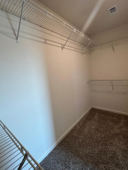 Building Photo - 1226 Parker Dr