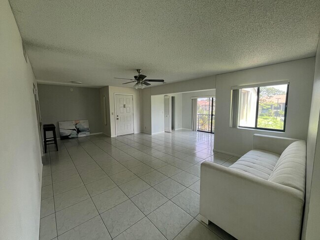 Building Photo - 504 Shady Pine Way