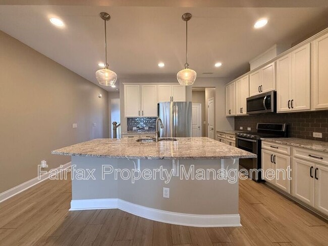 Building Photo - 212 Ellsworth Manor Dr