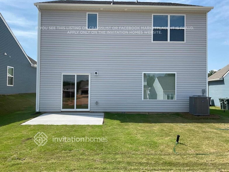Building Photo - 3323 Fox Hall Dr