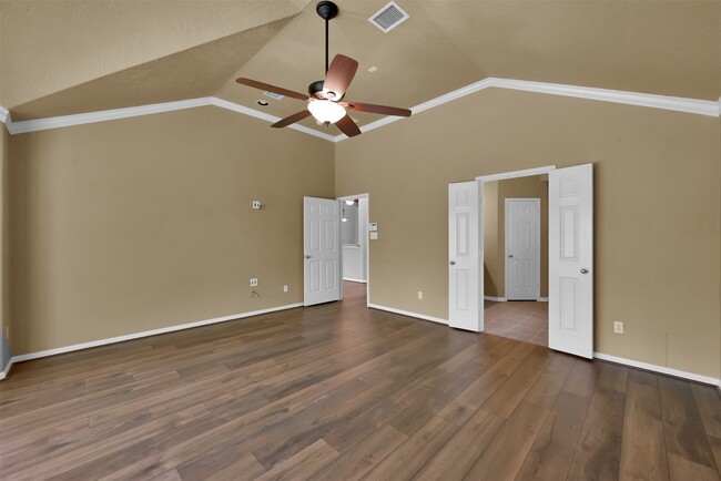 Building Photo - 7 S Hawthorne Hollow Cir