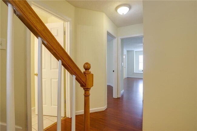 Building Photo - 4033 Oak Glenn Dr