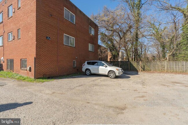 Building Photo - 4936 Nash St NE