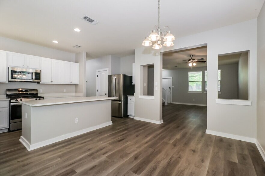 Building Photo - 135 Rosemary Hollow