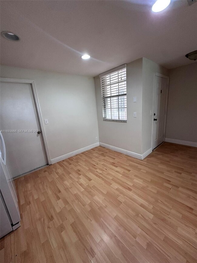 Building Photo - 1350 Sorrento Dr