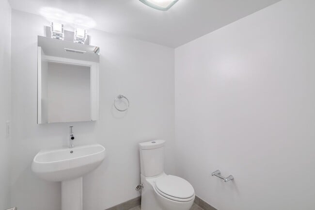 Building Photo - Northern Liberties Townhome with Parking