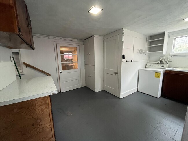 Building Photo - 2235 Middle St