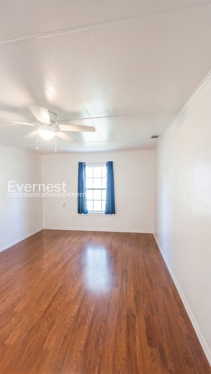 Building Photo - 118 Cravens Ave