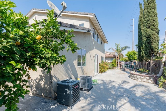 Building Photo - 13461 Shady Knoll Dr
