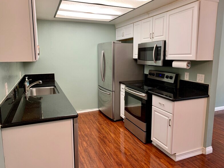 Building Photo - 10232 Black Mountain Rd