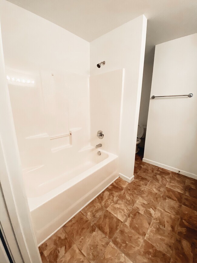 Building Photo - 241 Mary High Dr