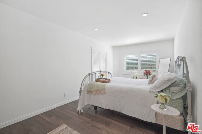 Building Photo - 4875 Bluebell Ave