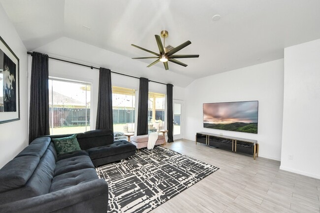 Building Photo - 8111 Fairfield Mnr Wy