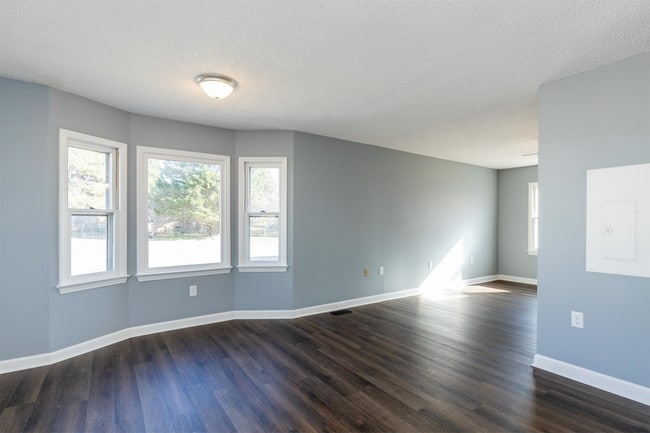 Building Photo - 700 Western Ave