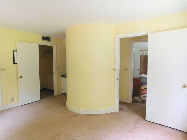Building Photo - 60 Shaw Dr