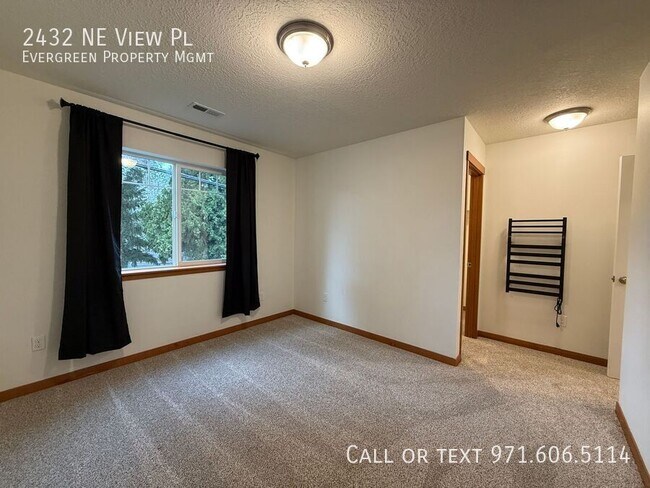 Building Photo - 2432 NE View Pl