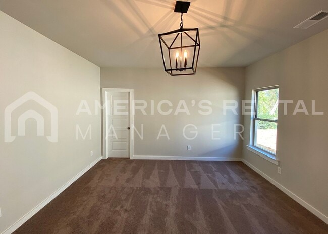 Building Photo - 3 Bedroom Home for Rent in Weaver AL!!