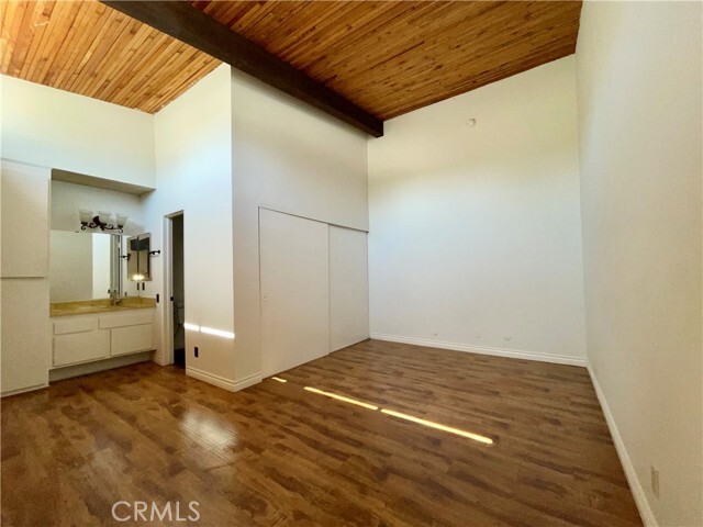 Building Photo - 5460 White Oak Ave