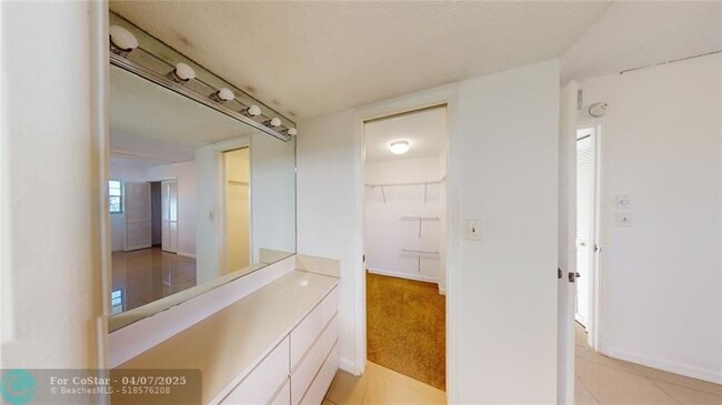 Building Photo - 3080 N Course Dr