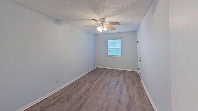 Building Photo - 181 Maple St