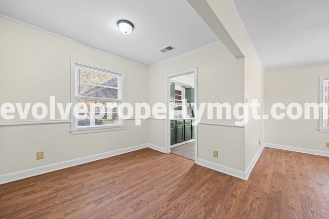 Building Photo - FULLY RENOVATED BERCLAIR RENTAL!