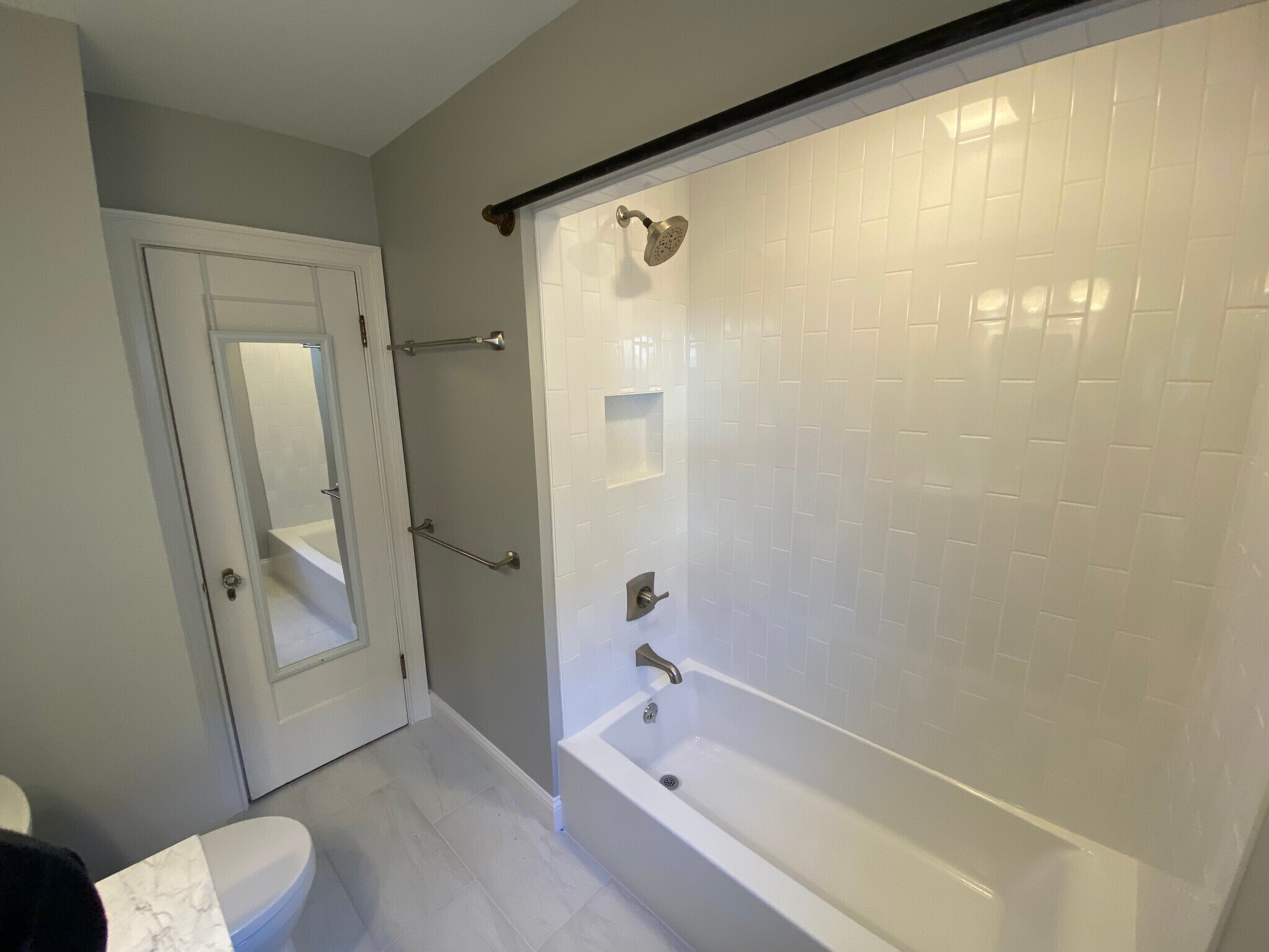 Building Photo - 706 E 71st Ter