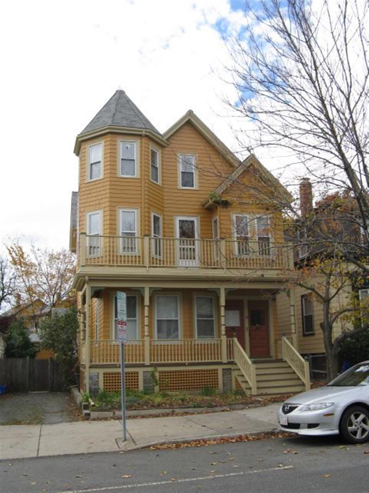 Building Photo - 30 Elm St