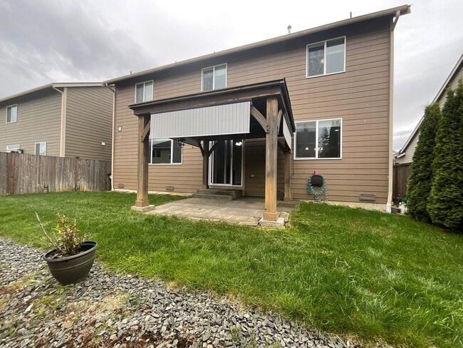 Building Photo - Spacious 4 bedroom Home