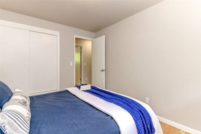Building Photo - Spacious 3BR House in Federal Way