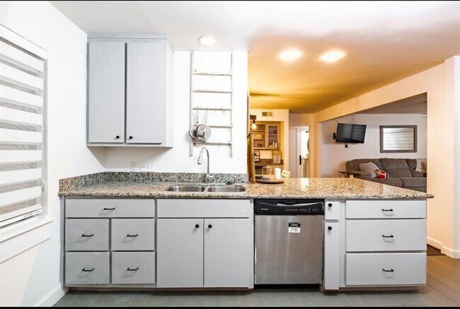 Building Photo - 10305 Bassoon Dr