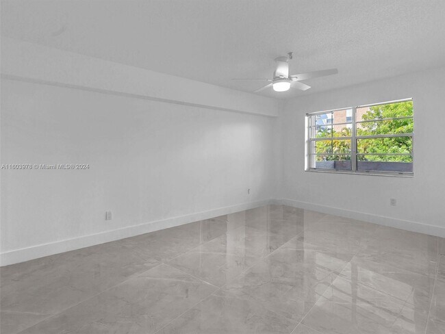 Building Photo - 250 181 Dr