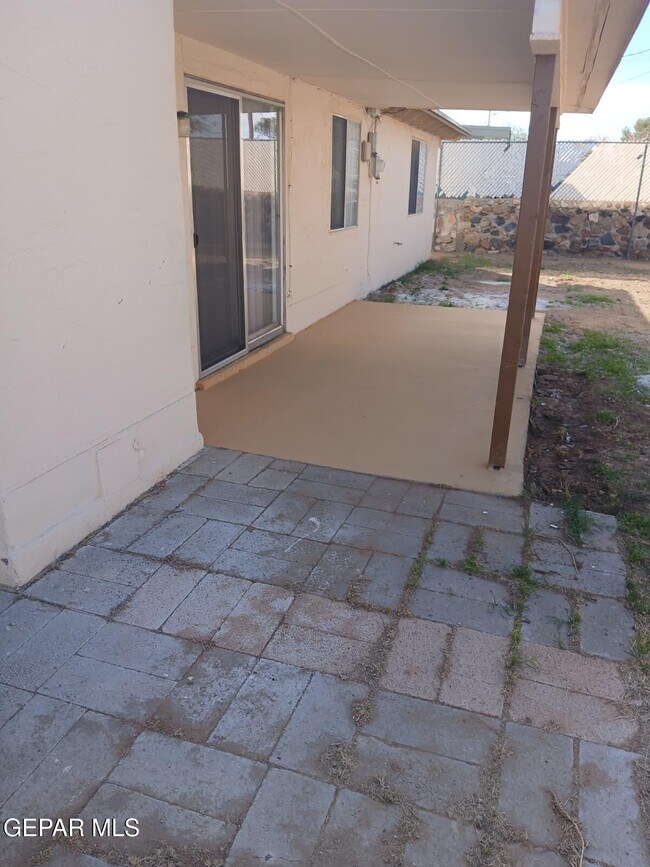 Building Photo - 4904 Winthrop Dr