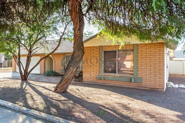 Building Photo - 1261 W Kiowa Cir