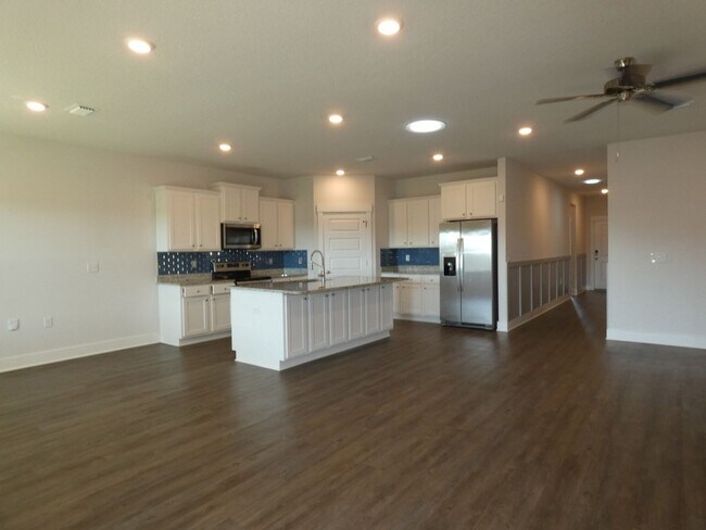 Building Photo - 4-Bedroom Craftsman-Style Home