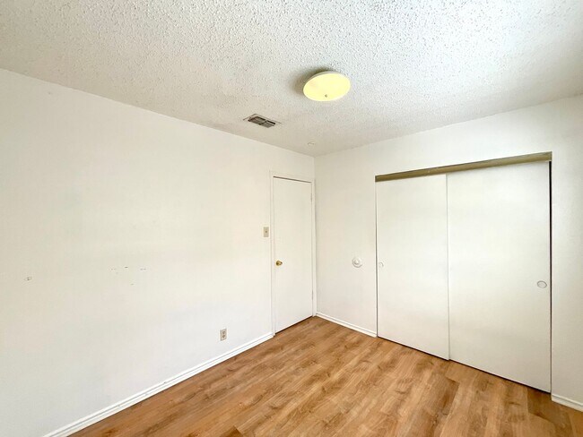 Building Photo - **APPLICATION RECEIVED** 2-Bedroom Duplex Near Highway 78- Pet-Friendly with Fenced Yard! SECTION...