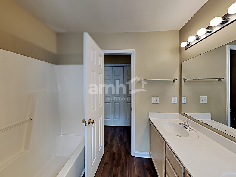Building Photo - 100 Arbor Wynds Ct