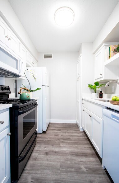 Primary Photo - Gazebo Apartments (Denton, Tx)